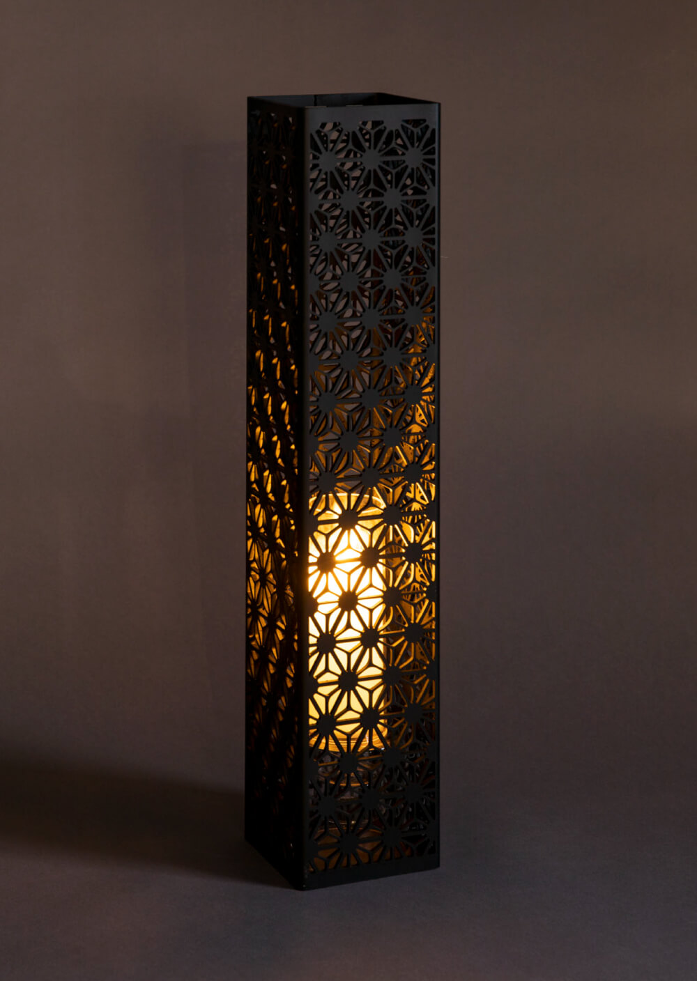 組子模様の灯籠 | EDO style | maasa | 植木鋼材株式会社